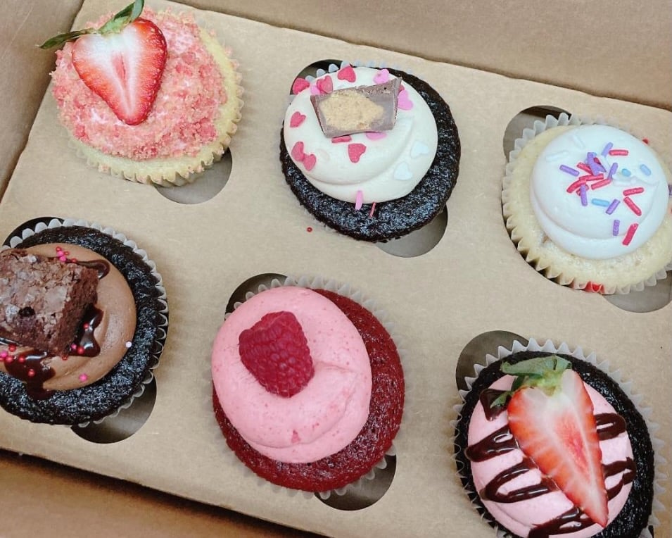 Valentine's Day cupcakes at Sweetheart's Confectionary.